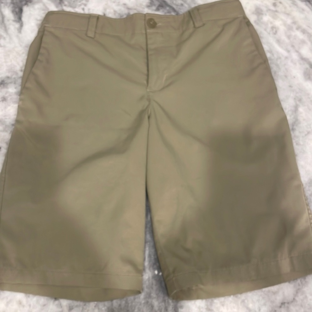 Under Armor boys size 16 khaki dri fit shorts. EUC.